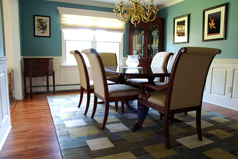 wainscoting in small dining room