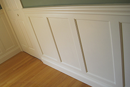 Beaded Recessed Wainscoting Panel in a Dining Room